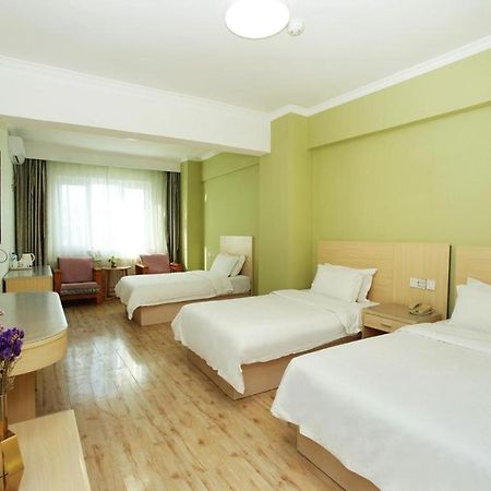Super 8 Hotel Chengde Imperial Summer Resort Exterior photo
