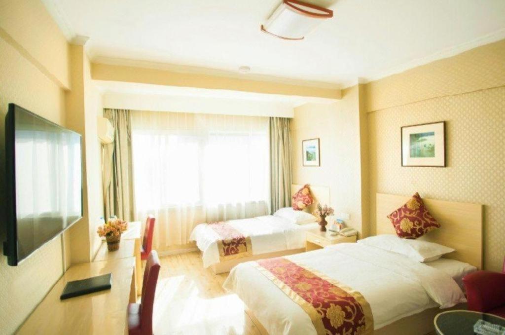 Super 8 Hotel Chengde Imperial Summer Resort Exterior photo