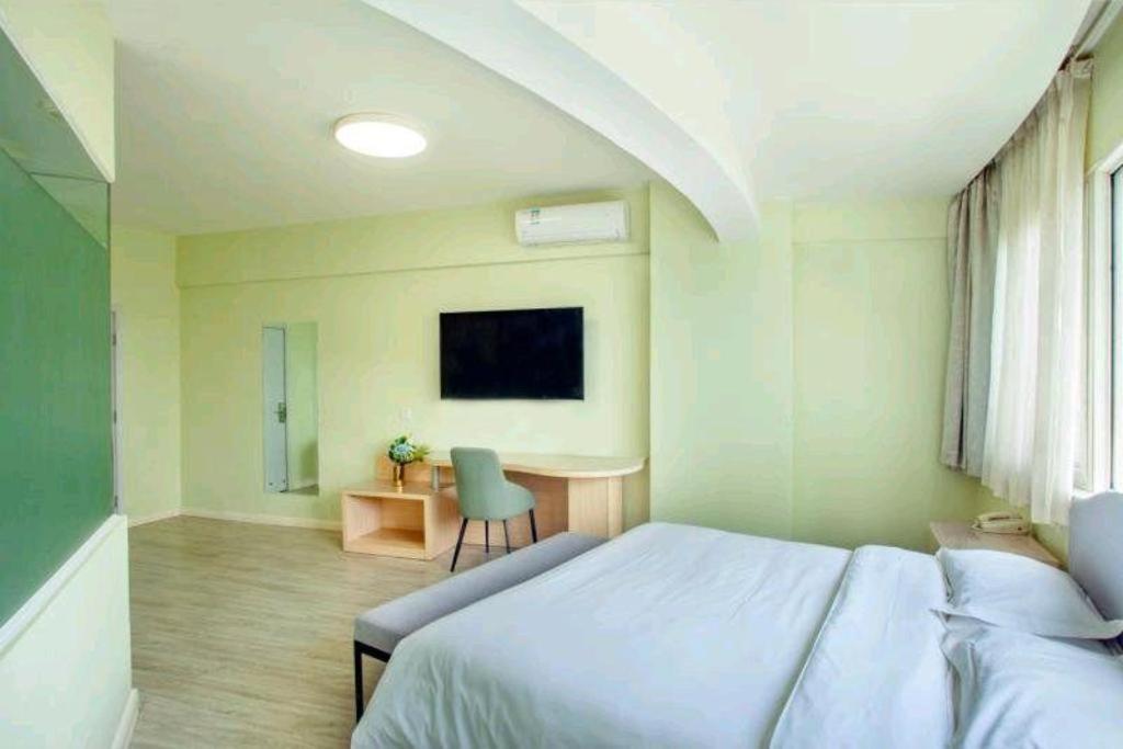 Super 8 Hotel Chengde Imperial Summer Resort Exterior photo