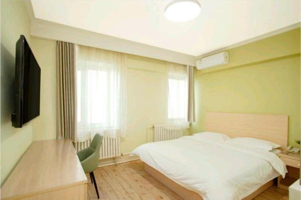 Super 8 Hotel Chengde Imperial Summer Resort Exterior photo