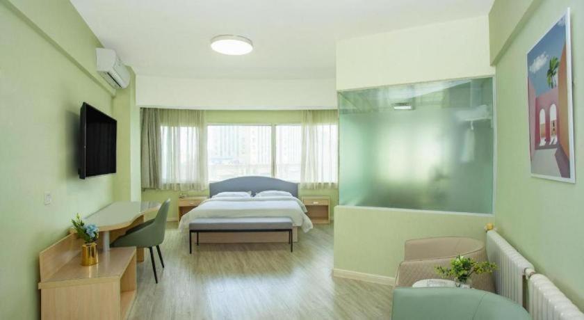 Super 8 Hotel Chengde Imperial Summer Resort Exterior photo