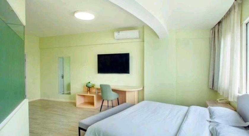 Super 8 Hotel Chengde Imperial Summer Resort Exterior photo