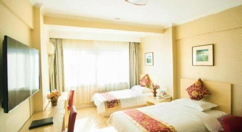 Super 8 Hotel Chengde Imperial Summer Resort Exterior photo
