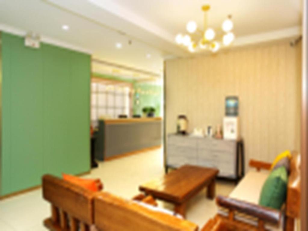 Super 8 Hotel Chengde Imperial Summer Resort Exterior photo