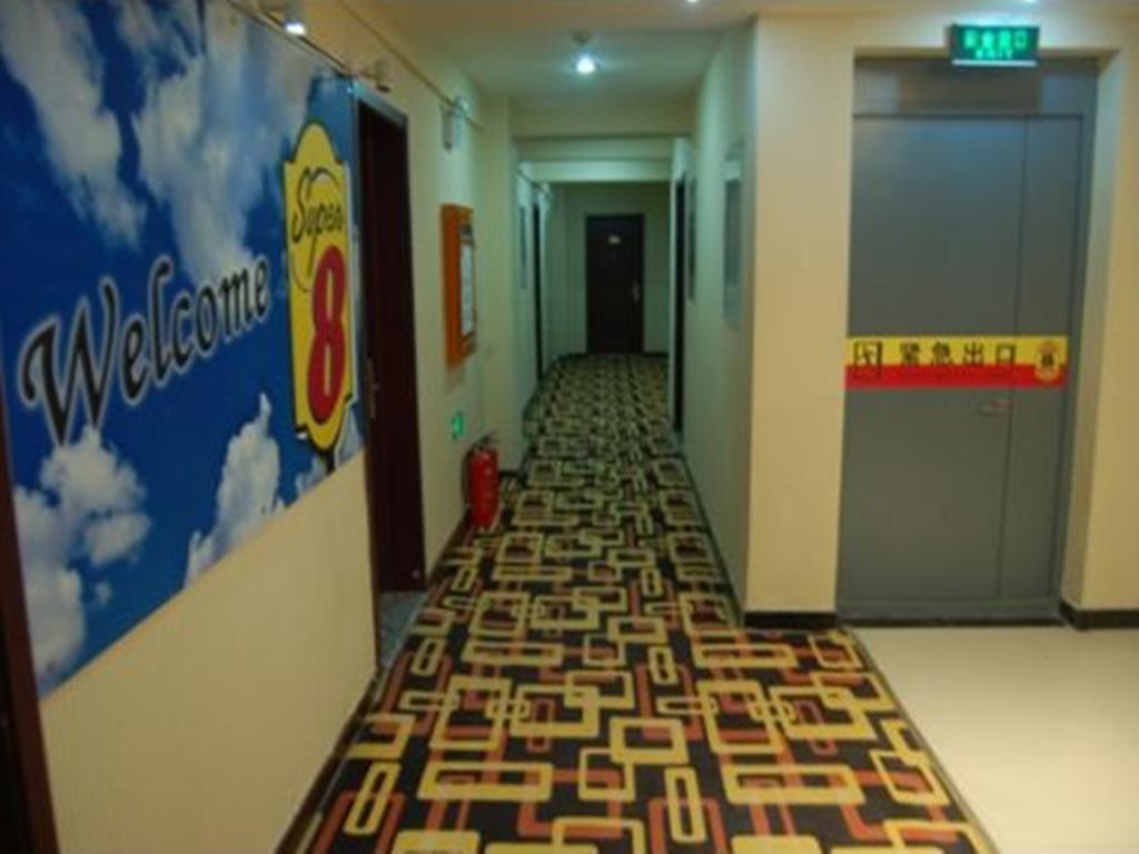 Super 8 Hotel Chengde Imperial Summer Resort Exterior photo