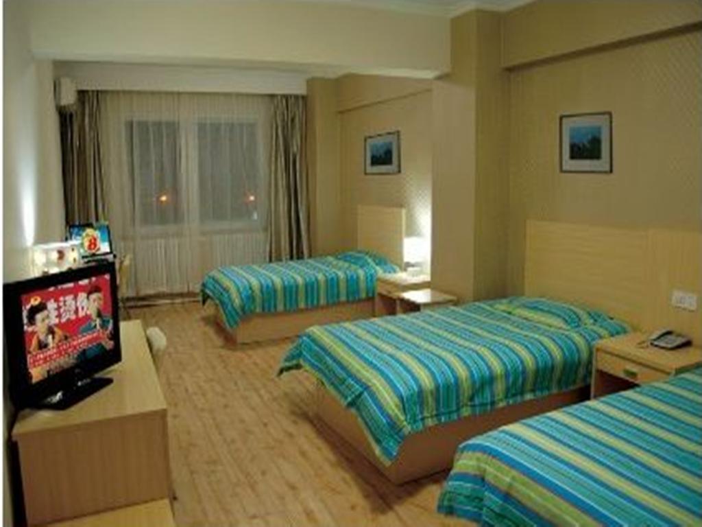 Super 8 Hotel Chengde Imperial Summer Resort Exterior photo
