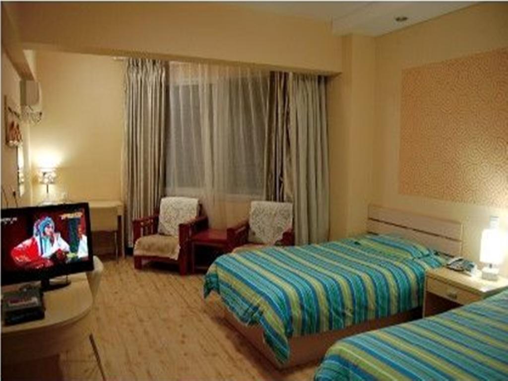 Super 8 Hotel Chengde Imperial Summer Resort Exterior photo