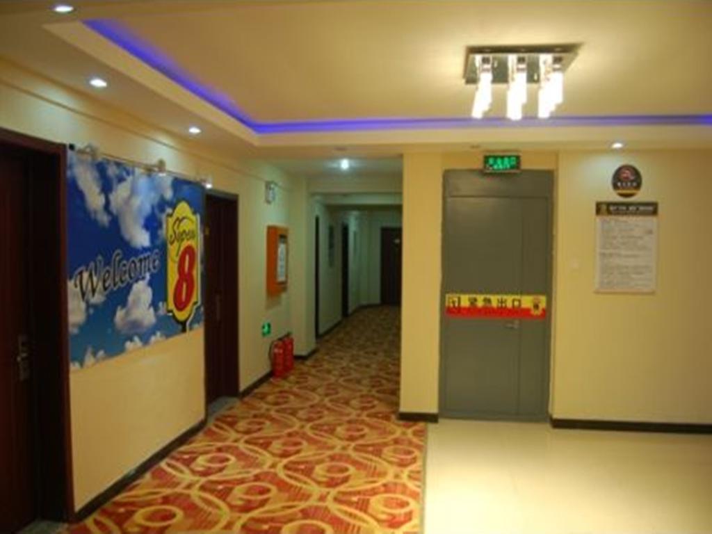 Super 8 Hotel Chengde Imperial Summer Resort Exterior photo
